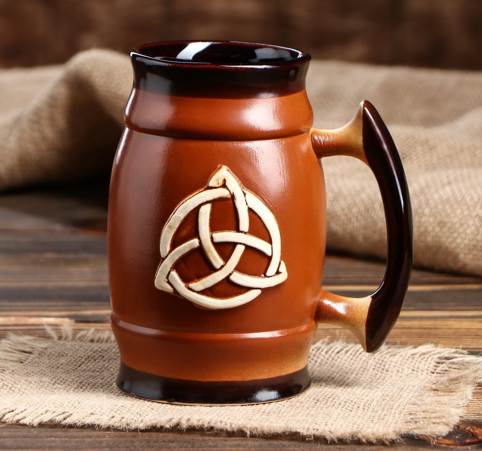 Большой бокал Славянский оберег Триглав, цвет светло-коричневый, 0.6 л
Большой бокал Славянский оберег Триглав, цвет светло-коричневый, 0.6 л