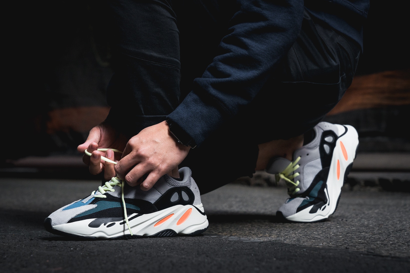 adidas 700 runner