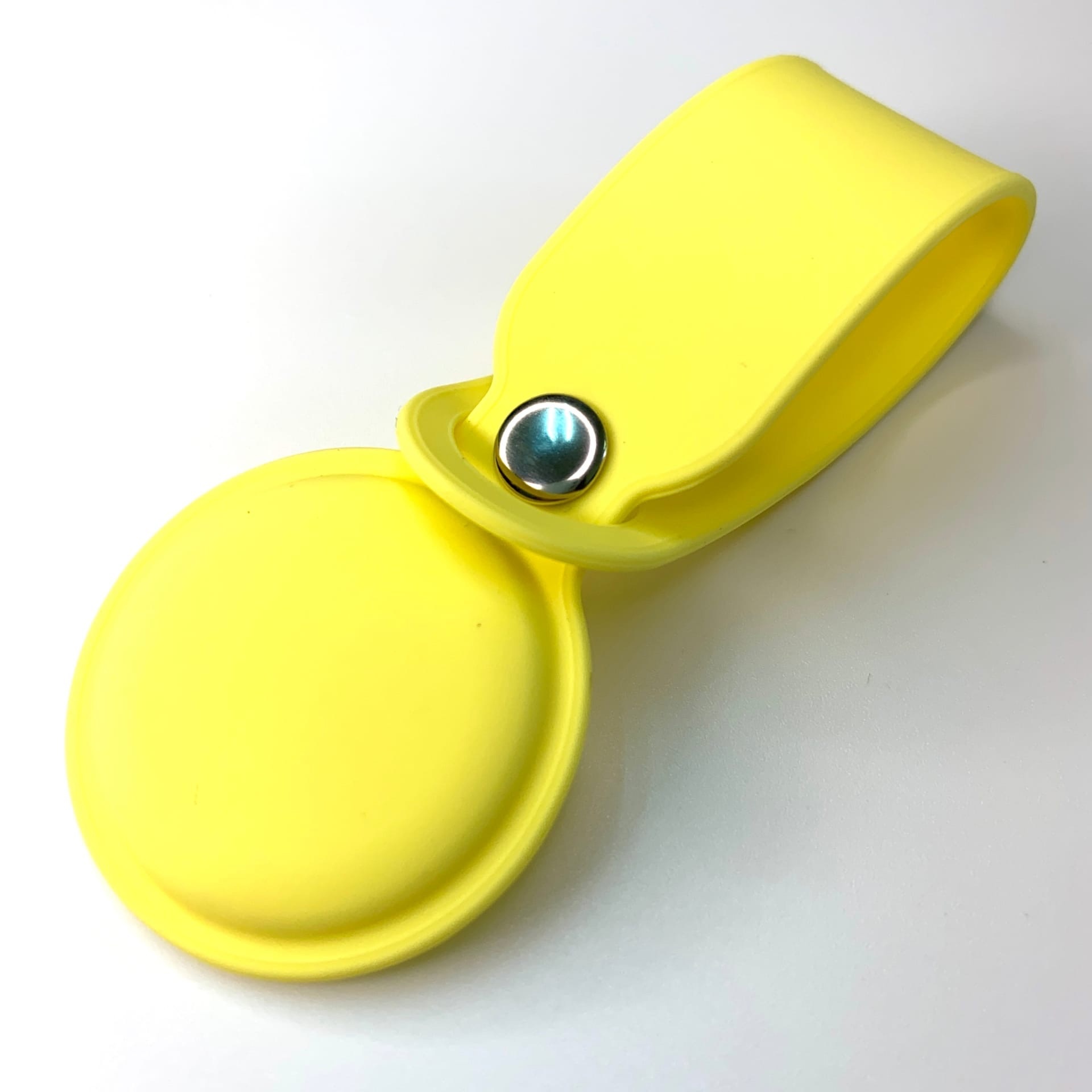 Силиконовый чехол - брелок подвеска для AirTag с держателем (Желтый)