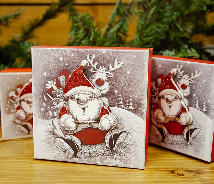 Фото - Подарочная новогодняя коробка «Дед Мороз на санях» (13*13*9 см) подарочная новогодняя коробка дед мороз на санях 13 13 9 см