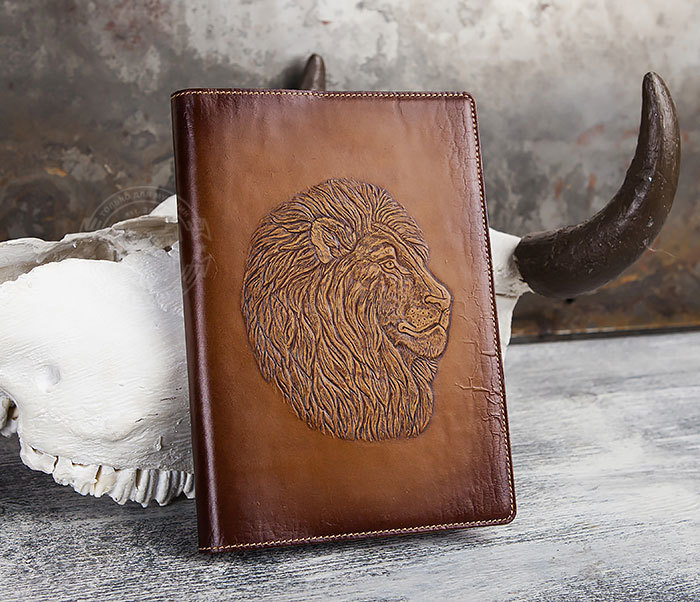 Кожаный ежедневник в обложке из натуральной кожи «Лев» (А5)