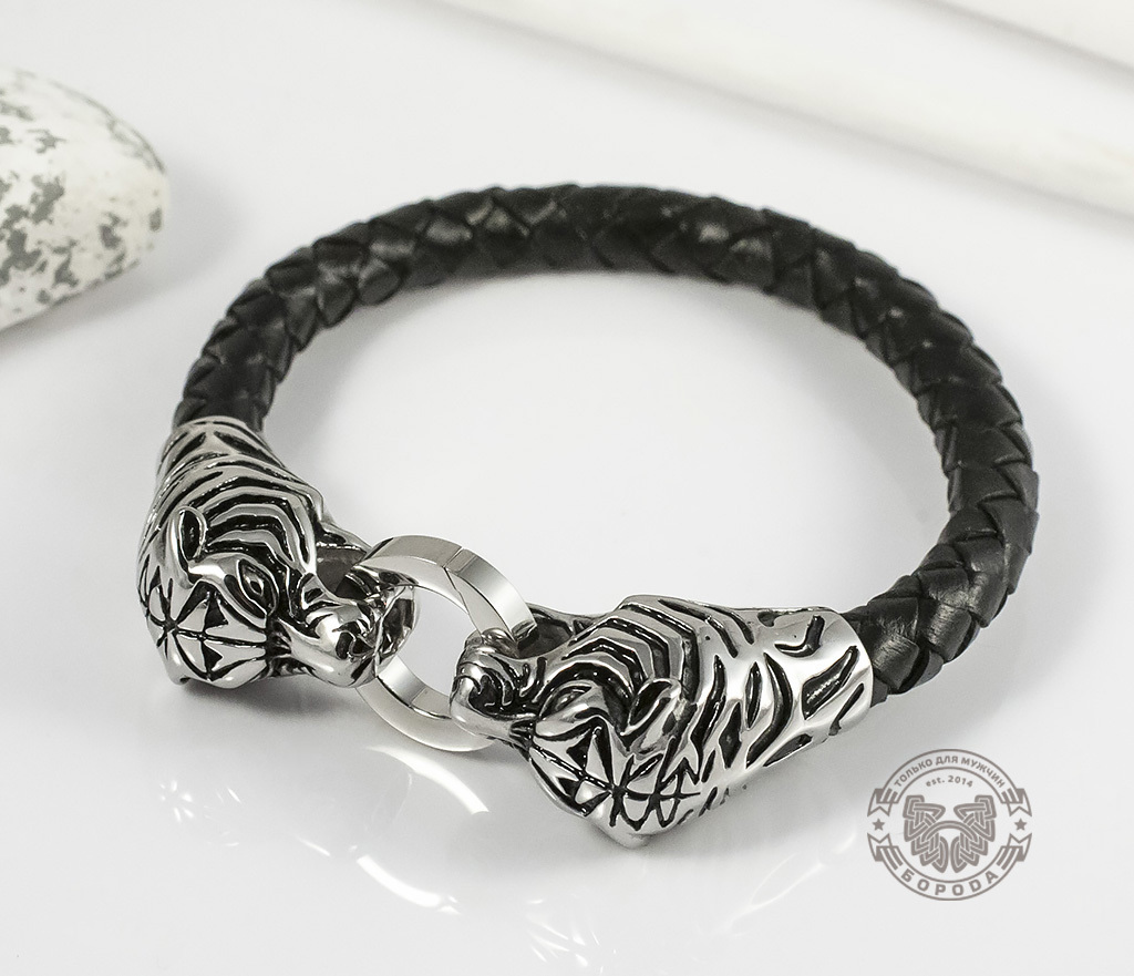 Необычный мужской браслет «Тигры» из стали и кожаного плетеного шнура (19 см) белый браслет бесконечность из плетеного шнура с металлическим якорем