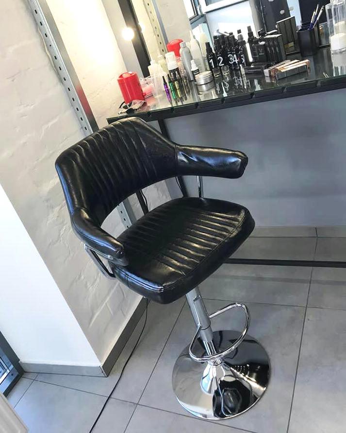 Рабочий стул для парикмахера
