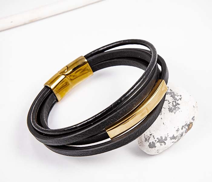 Фото - Monzo, Кожаный браслет с золотистыми вставками monzo мужской браслет из кожаных шнуров с застежкой крюком 20 см