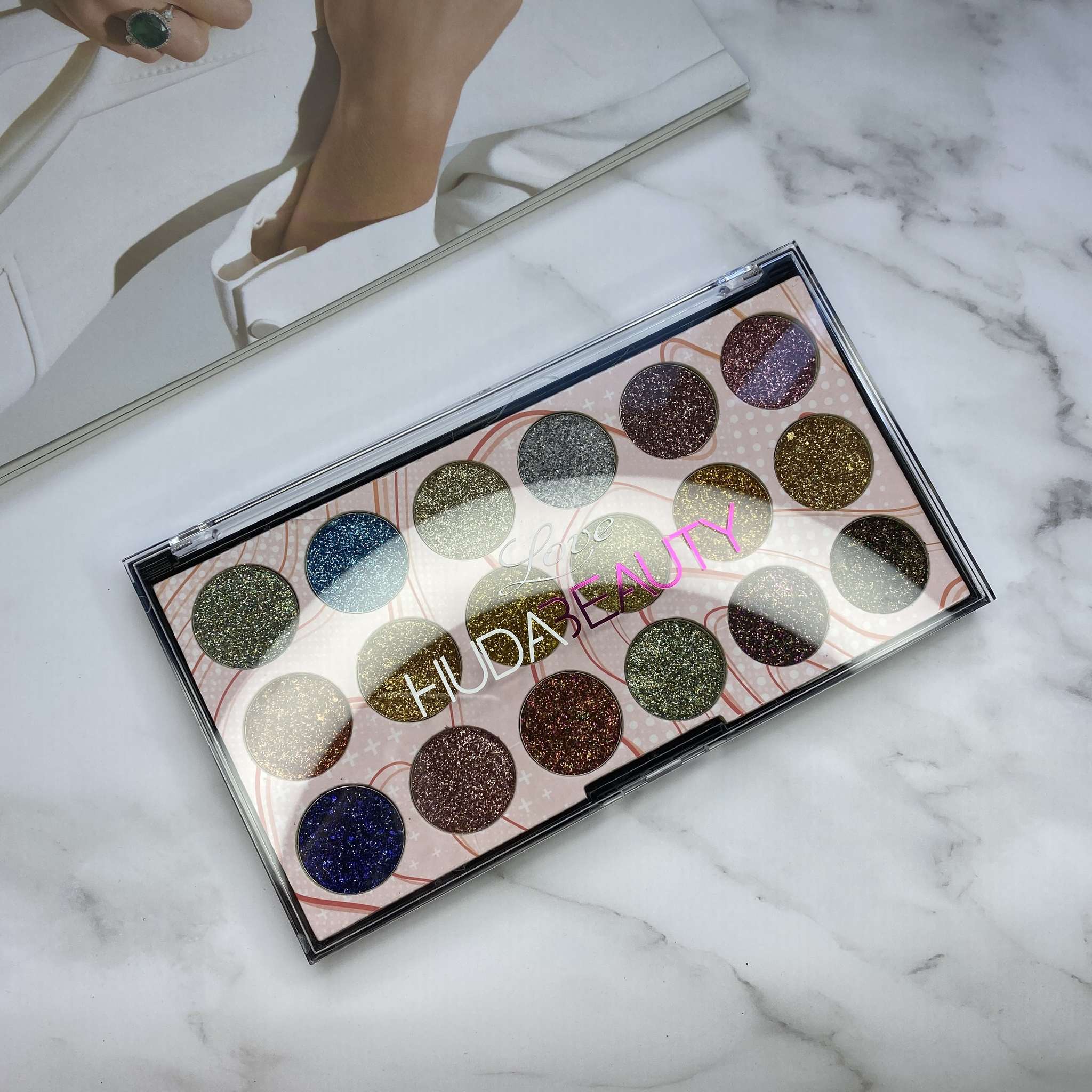 

Палетка теней HUDA BEAUTY №1, 18 оттенков