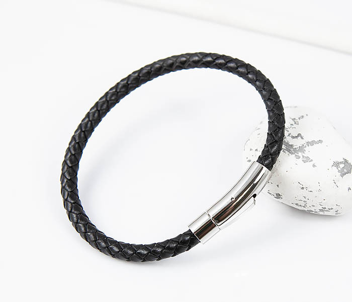 Фото - Monzo, Браслет шнур черного цвета на застежке (20 см) monzo мужской браслет из кожаных шнуров с застежкой крюком 20 см