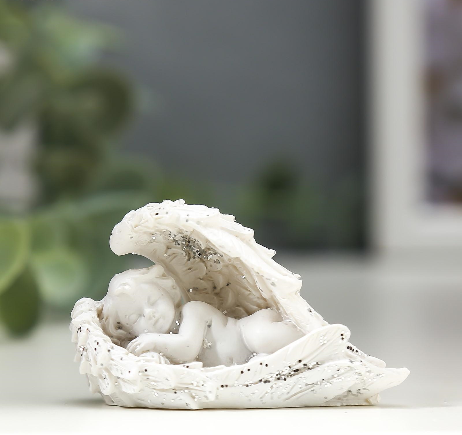 

Сувенир полистоун Белоснежный ангел укрывшийся крыльями 3,4*5*2 см