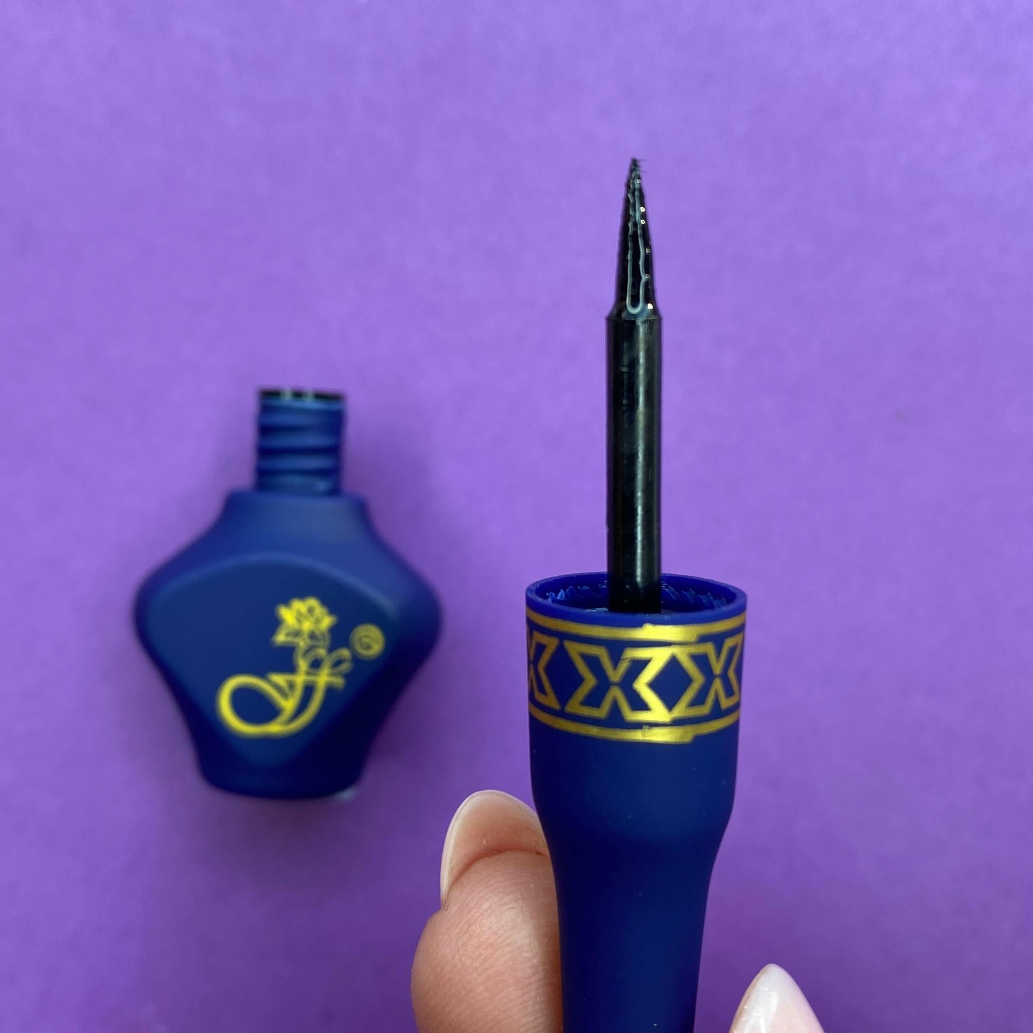 Водостойкая подводка. Подводка для глаз Dip Eyeliner FFLEUR.