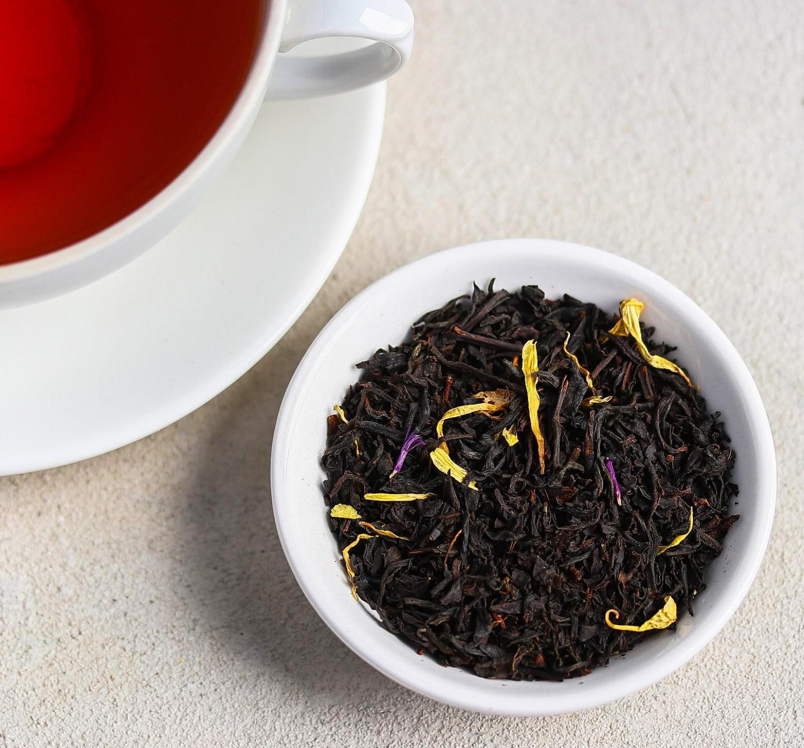 Черный чай песня. Черный чай с бергамотом. Чай с бергамотом черный чай. Чай черный с бергамотом и васильками. Черный чай с васильком.
