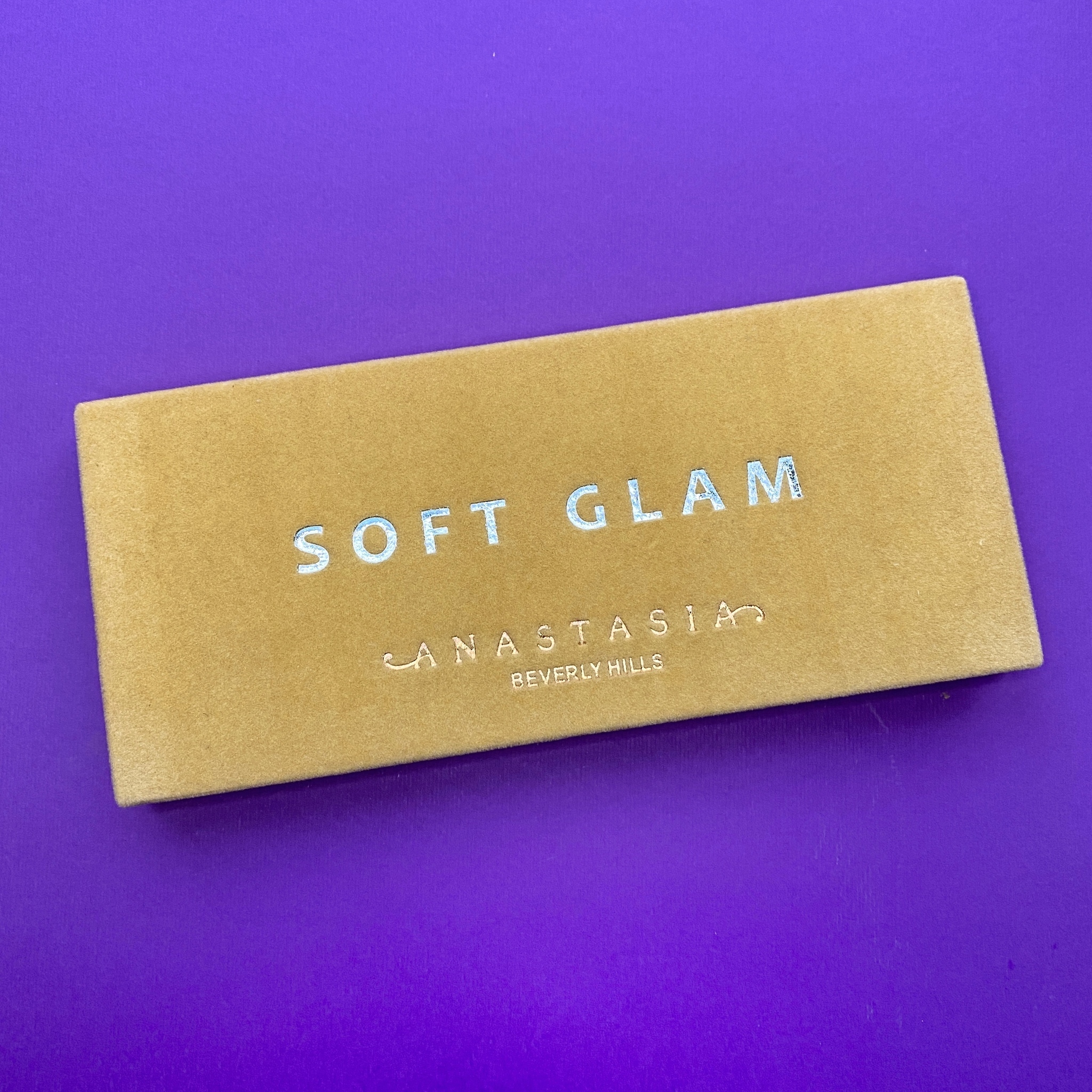 

Палетка теней SOFT GLAM